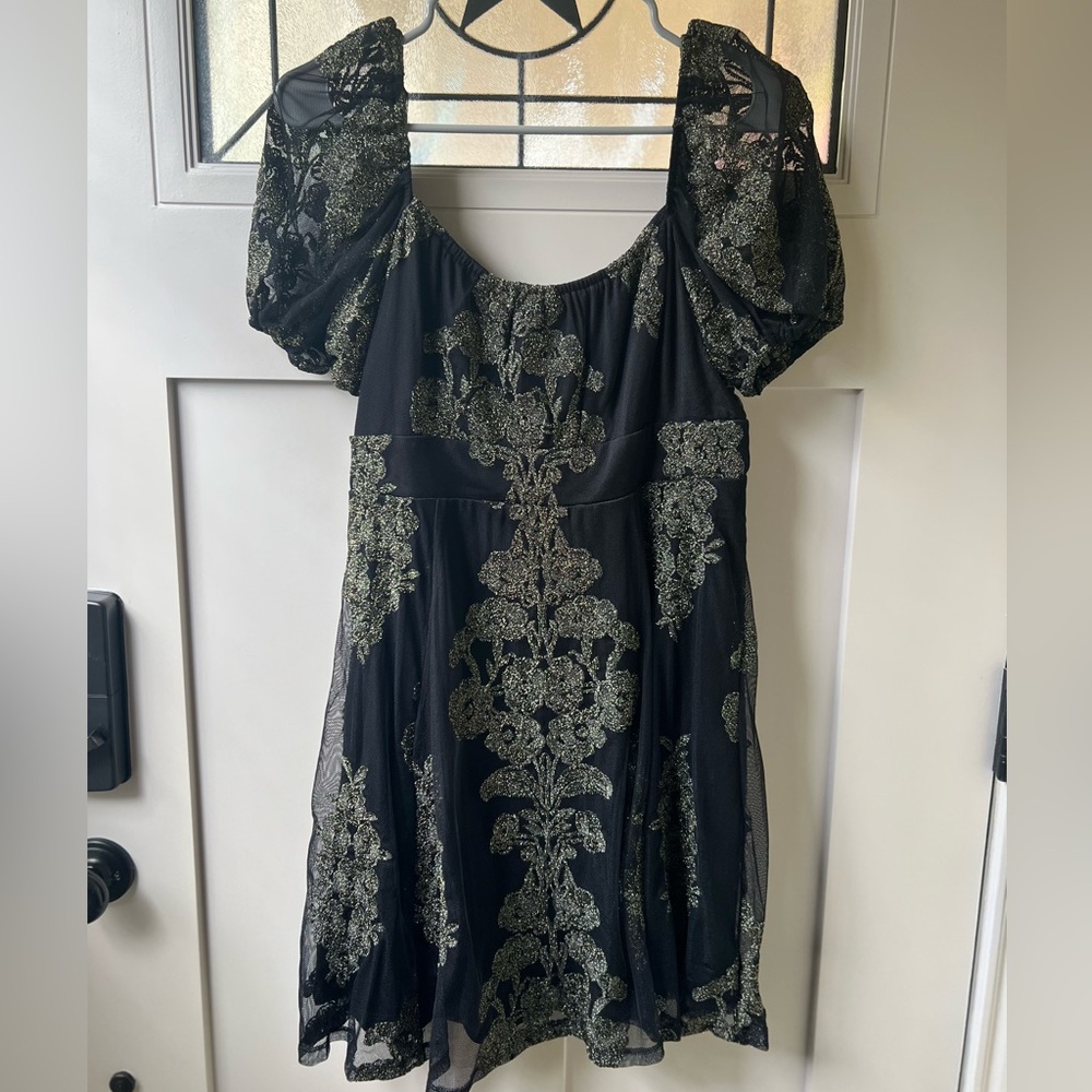 Altar’d State Women’s Mini Dress
Size: Large - Picture 2 of 5